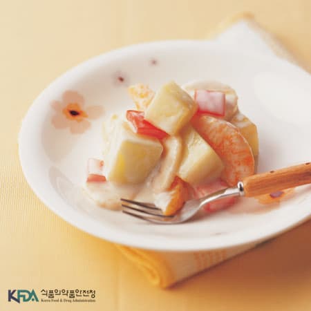 과일 요구르트 샐러드