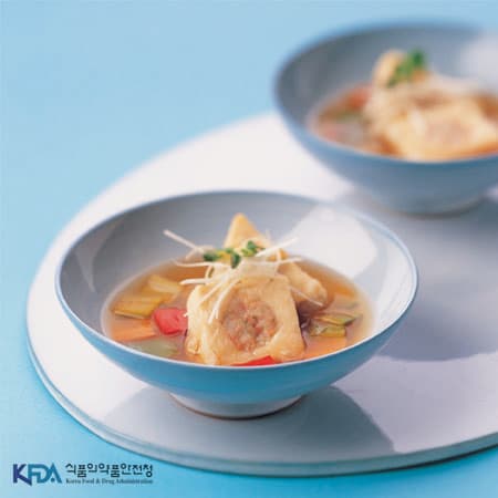 새우살을 채운 두부 스프(미네스트로네)