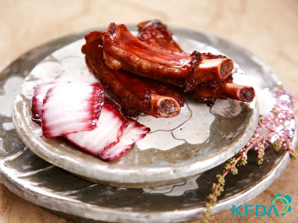 돼지갈비구이와 백김치와인조림